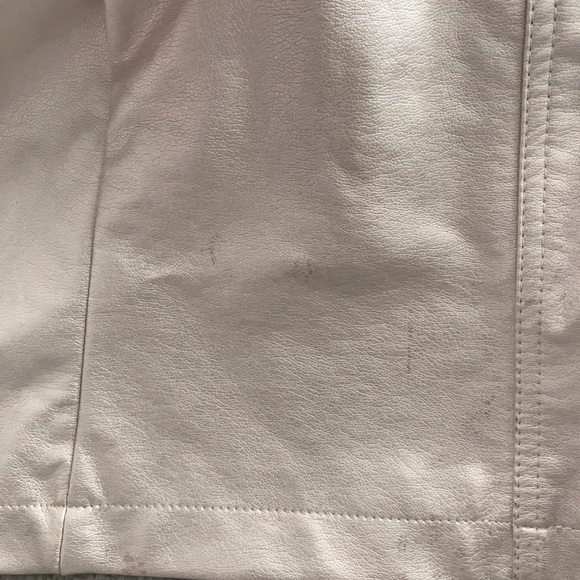Cream faux leather jacket. - Picture 5 of 7